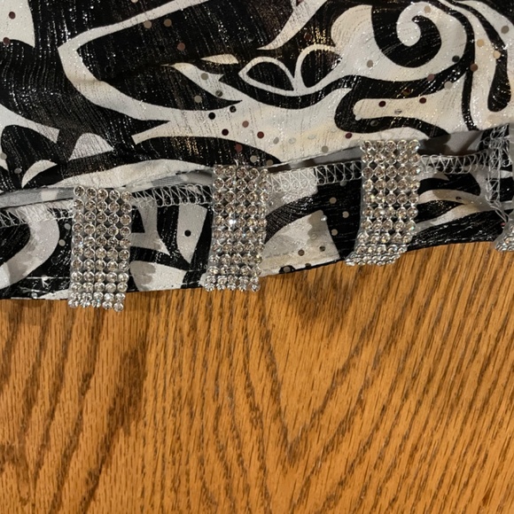 Dress barn black and white with rhinestone shoulders, size L - Picture 6 of 8